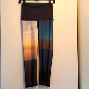 Emily Hsu Capri leggings sunrise and sunset print